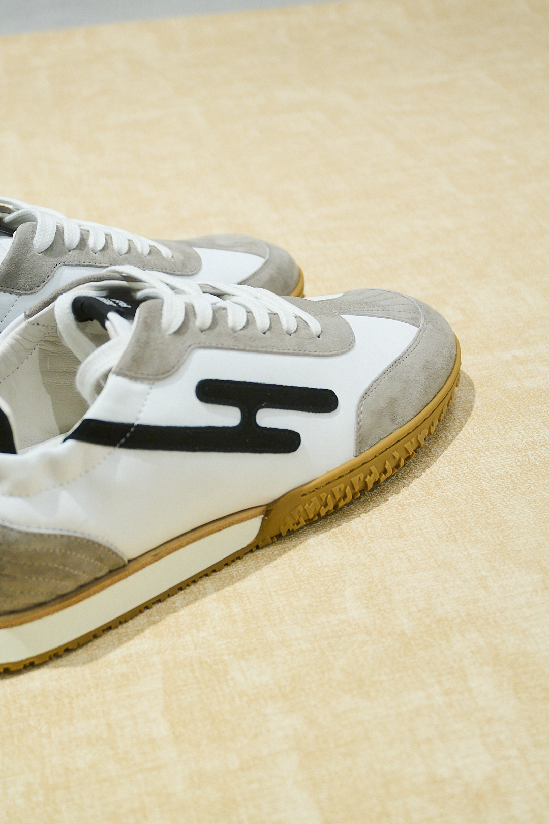 Hermes Jet White